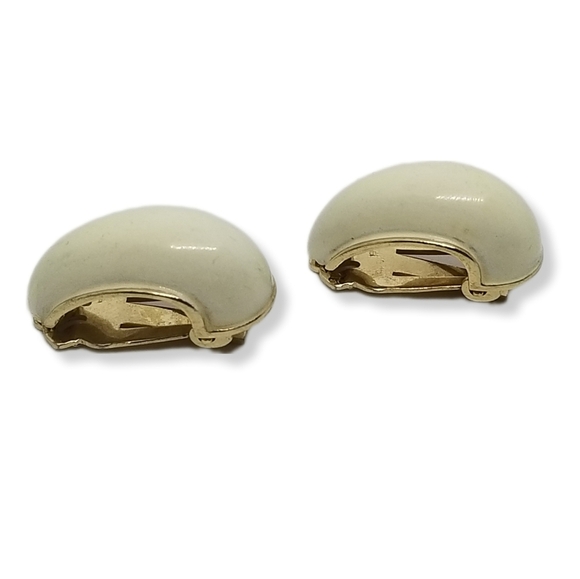 TRIFARI 1950s GOLDTONE & CREAM CLIP ON STATEMENT EARRINGS - Picture 6 of 8